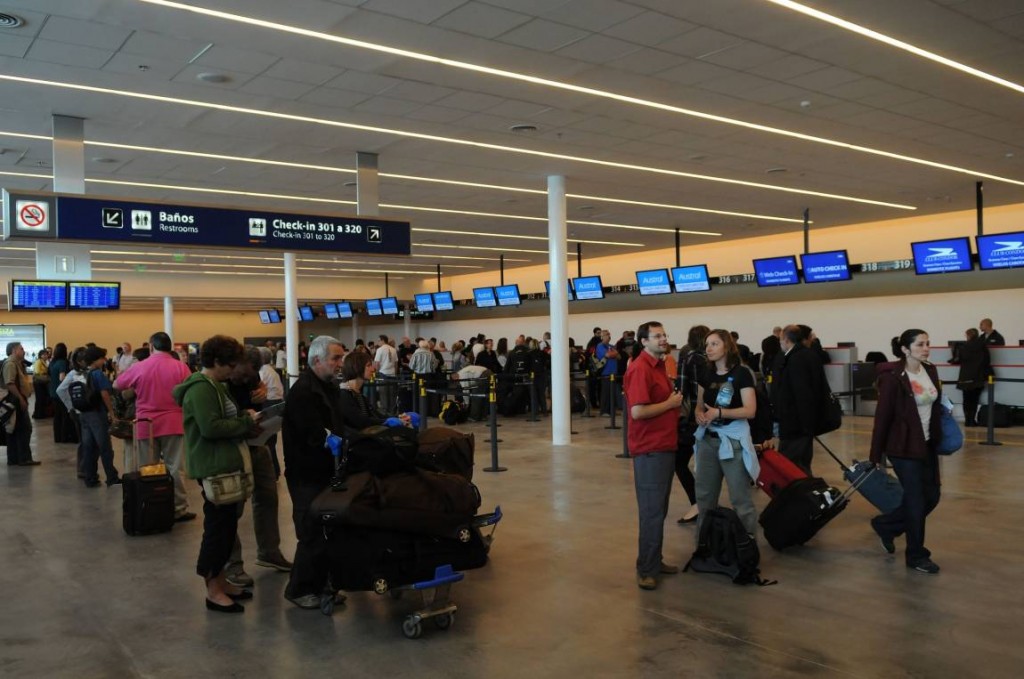 La devaluación incrementó el turismo receptivo e hizo caer el emisivo