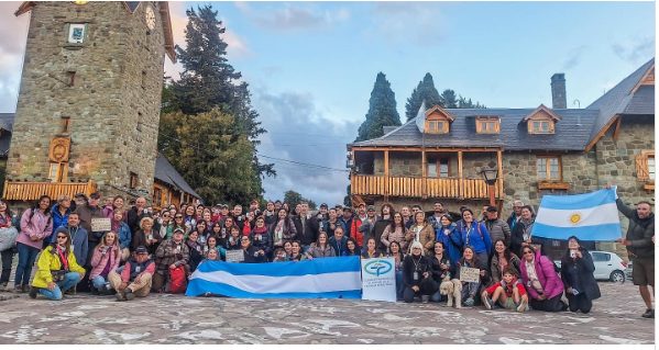 Guías de Turismo protestando en el Centro Cívico de Bariloche